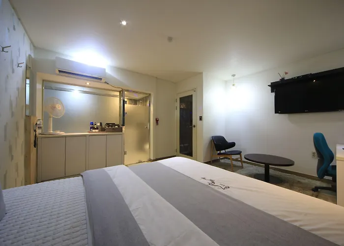 Hotel H-avenue Seomyeon Station 2*