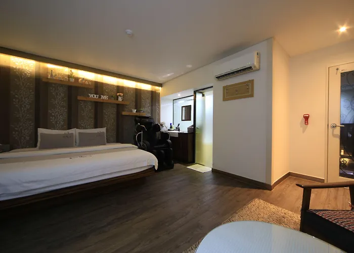 Hotel H-avenue Seomyeon Station 2*
