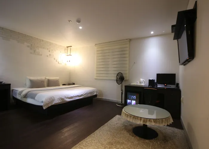 Hotel H-avenue Seomyeon Station 2*