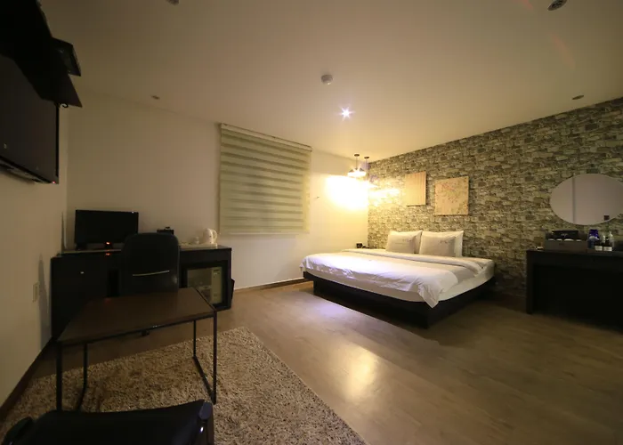 Hotel H-avenue Seomyeon Station 2*
